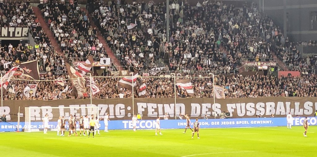 RB Leipzig: Feind des Fußballs - Banner Südkurve